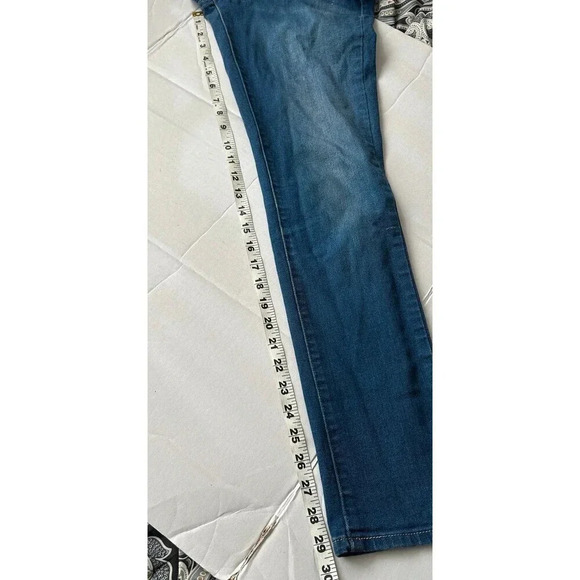 Levi’s Mid Rise skinny Jeans Size 4 - Picture 9 of 9
